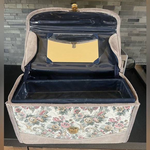 VINTAGE French Luggage Company gray suede makeup case - Picture 7 of 7
